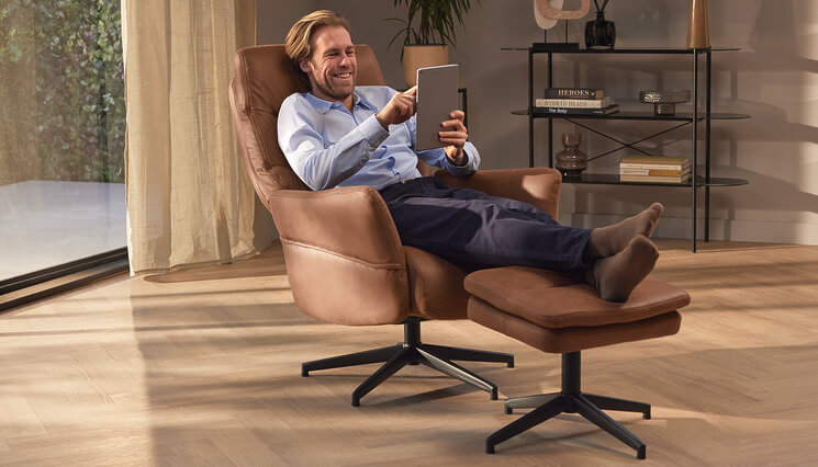 Taylor relaxsessel braun mit Hocker