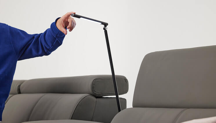 Floyd Ecksofa grau mit Leselampe